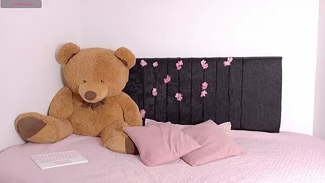 Natashaparker   online show from 10-06-25, 07:44