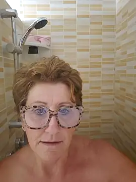 Snapshot of LadyLuxe_xx chatting on 10-05-25, 11:19 LadyLuxe xx online show from 10-05-25, 11:19