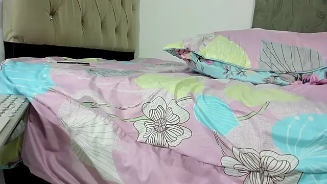 Snapshot of brandy_h9 chatting on 10-22-25, 02:34 brandy h9 online show from 10-22-25, 02:34