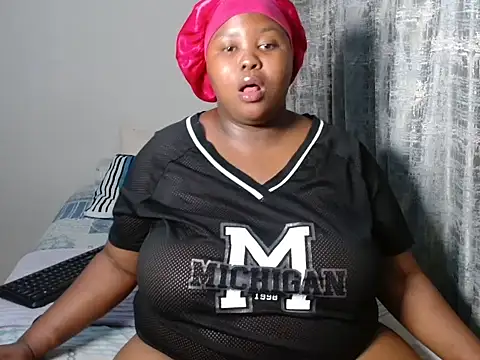 Snapshot of BustyKinkyZA chatting on 09-16-25, 08:21 BustyKinkyZA online show from 09-16-25, 08:21