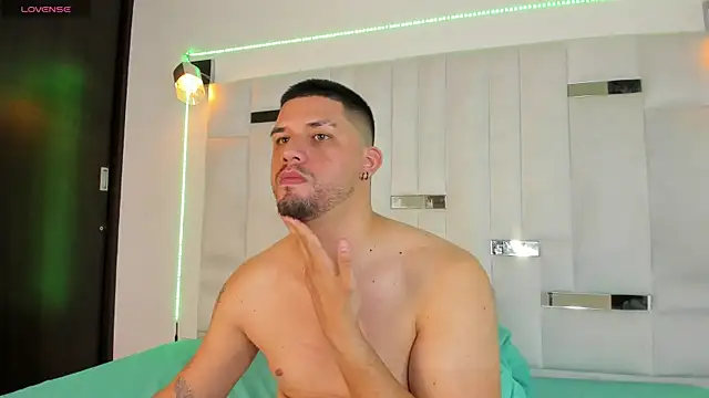 Snapshot of Jacob19_ chatting on 10-05-25, 02:43 Jacob19  online show from 10-05-25, 02:43