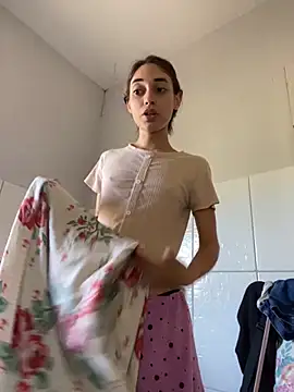 loirinhaaa online show from 09-18-25, 02:08