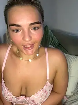 Snapshot of BelleXx chatting on 09-21-25, 05:53 BelleXx online show from 09-21-25, 05:53