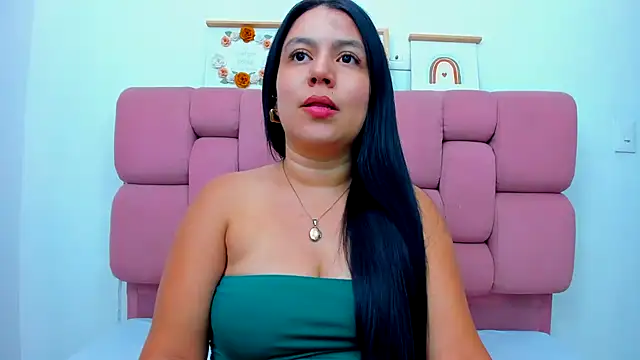 TessaCollinns online show from 10-16-25, 03:18