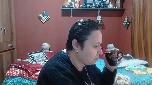 Snapshot of Sasharosee2 chatting on 02-18-26, 01:18 Sasharosee2 online show from 02-18-26, 01:18