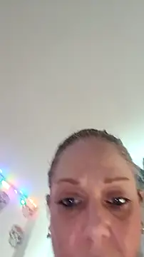 Snapshot of curvybabe88 chatting on 10-29-25, 11:01 curvybabe88 online show from 10-29-25, 11:01