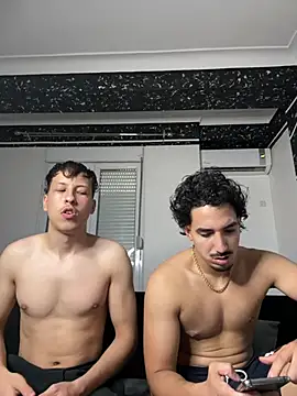 Snapshot of fuck___boyy chatting on 05-20-26, 02:01 fuck boyy online show from 05-20-26, 02:01