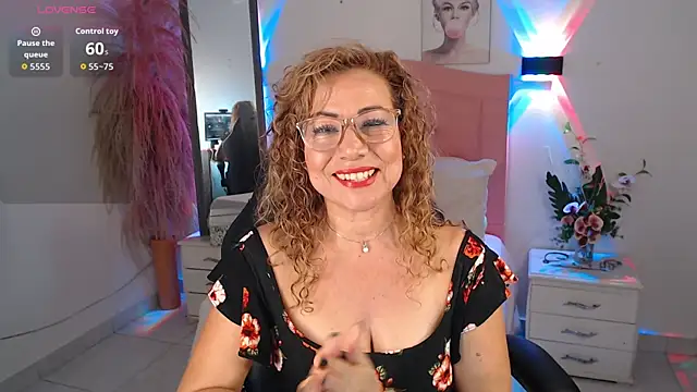 Snapshot of Jademommy_ chatting on 01-06-26, 06:22 Jademommy online show from 01-06-26, 06:22