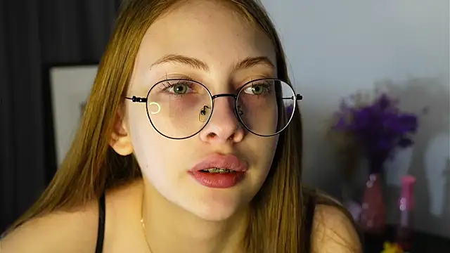 Snapshot of blissence chatting on 11-05-25, 03:01 blissence online show from 11-05-25, 03:01