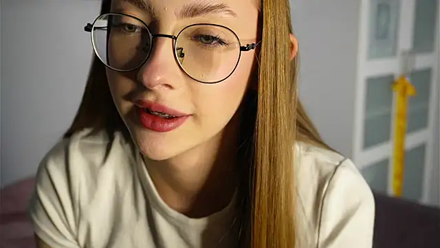 Snapshot of blissence chatting on 11-07-25, 03:34 blissence online show from 11-07-25, 03:34