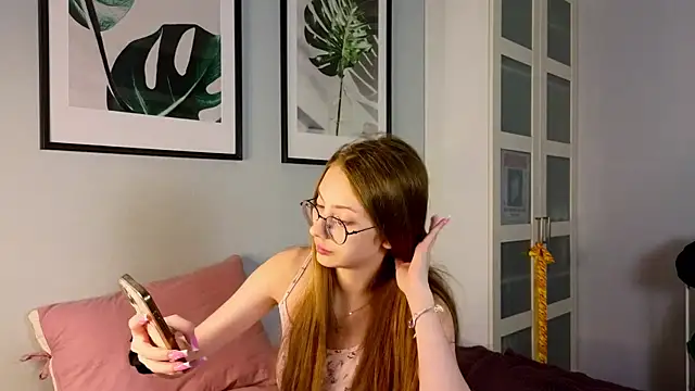 Snapshot of blissence chatting on 11-12-25, 03:01 blissence online show from 11-12-25, 03:01