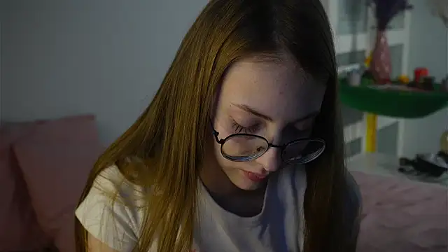 Snapshot of blissence chatting on 11-18-25, 06:56 blissence online show from 11-18-25, 06:56