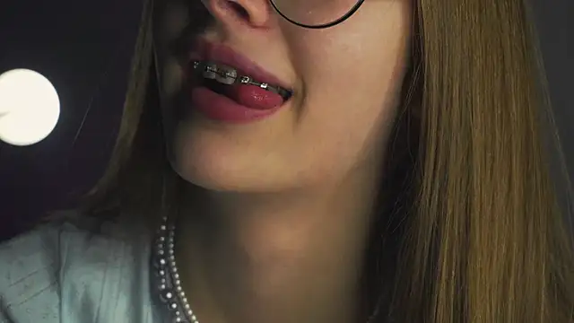 Snapshot of blissence chatting on 12-22-25, 03:09 blissence online show from 12-22-25, 03:09