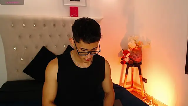Snapshot of SalvadorFit chatting on 09-30-25, 08:58 SalvadorFit online show from 09-30-25, 08:58