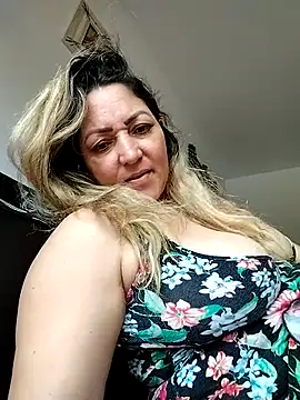 Lunita86 online show from 10-25-25, 02:24