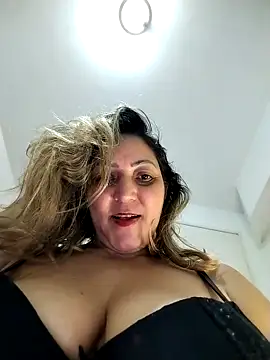 Snapshot of Lunita86 chatting on 05-13-26, 02:09 Lunita86 online show from 05-13-26, 02:09