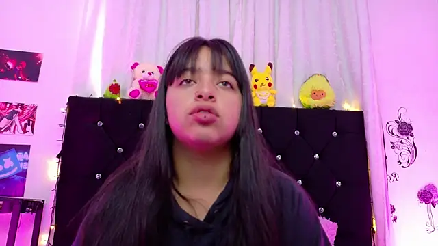 Snapshot of queen_salomme chatting on 10-17-25, 11:24 queen salomme online show from 10-17-25, 11:24