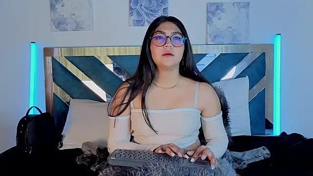 Violettabloom  online show from 09-18-25, 07:49