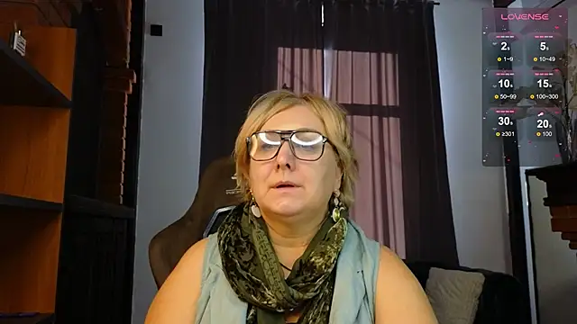 Marta Wils online show from 10-25-25, 04:20