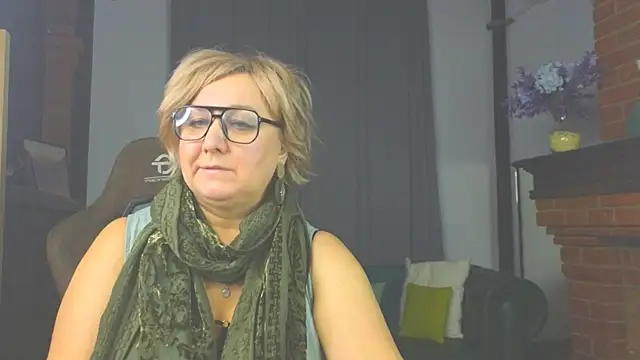 Marta Wils online show from 11-28-25, 04:04