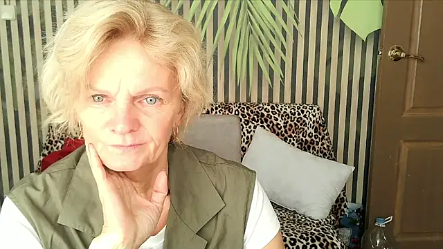 Zoe Steell online show from 09-21-25, 06:26