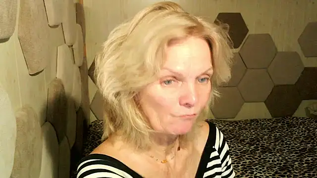 Zoe Steell online show from 10-17-25, 02:19
