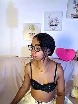 Suzanelee1 online show from 10-26-25, 01:55