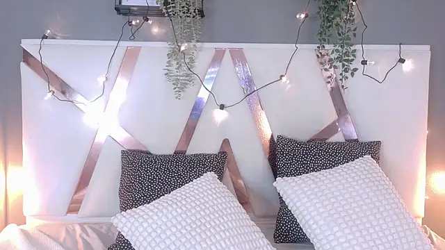 Snapshot of KeendraFox_ chatting on 09-19-25, 07:25 KeendraFox online show from 09-19-25, 07:25