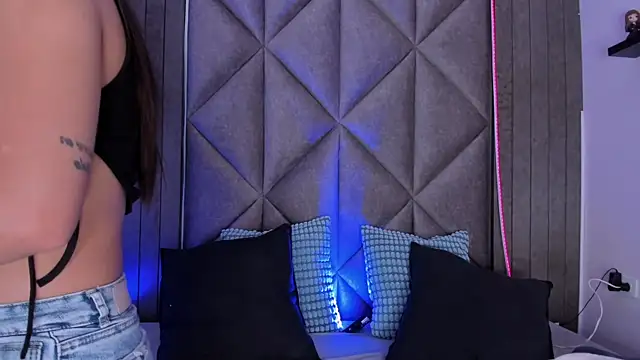 Snapshot of KeendraFox_ chatting on 09-23-25, 07:39 KeendraFox online show from 09-23-25, 07:39