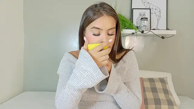 Snapshot of KeendraFox_ chatting on 10-10-25, 07:35 KeendraFox online show from 10-10-25, 07:35