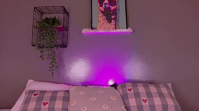 Snapshot of KeendraFox_ chatting on 10-21-25, 10:27 KeendraFox online show from 10-21-25, 10:27