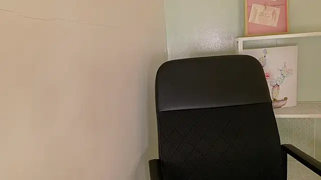 Snapshot of KeendraFox_ chatting on 10-24-25, 10:22 KeendraFox online show from 10-24-25, 10:22