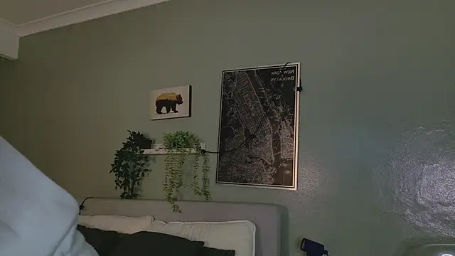 Snapshot of KeendraFox_ chatting on 10-28-25, 10:19 KeendraFox online show from 10-28-25, 10:19