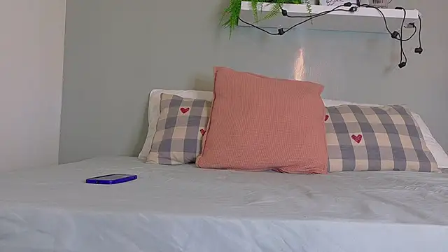 Snapshot of KeendraFox_ chatting on 11-09-25, 11:30 KeendraFox online show from 11-09-25, 11:30