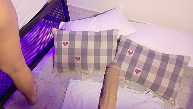 Snapshot of KeendraFox_ chatting on 11-11-25, 10:37 KeendraFox online show from 11-11-25, 10:37