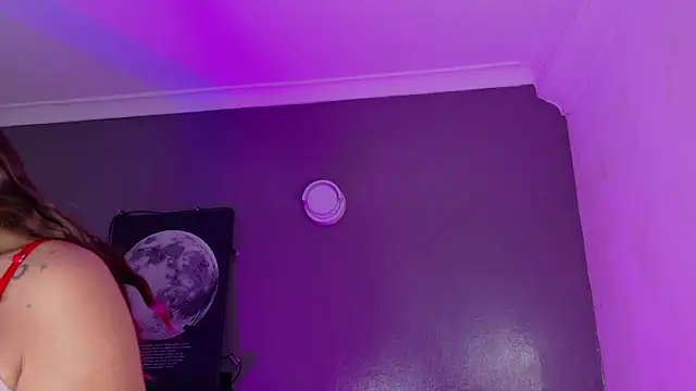 Snapshot of KeendraFox_ chatting on 12-17-25, 10:32 KeendraFox online show from 12-17-25, 10:32