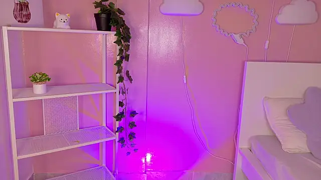 Snapshot of KeendraFox_ chatting on 02-11-26, 11:37 KeendraFox online show from 02-11-26, 11:37