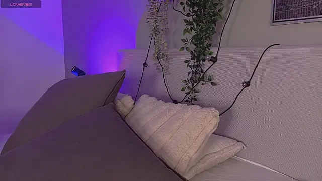 Snapshot of KeendraFox_ chatting on 03-17-26, 10:18 KeendraFox online show from 03-17-26, 10:18