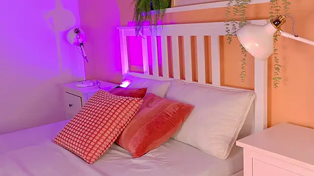 Snapshot of KeendraFox_ chatting on 04-05-26, 11:18 KeendraFox online show from 04-05-26, 11:18