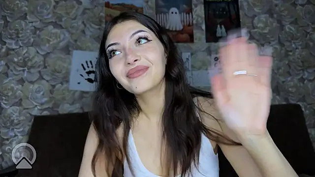 Snapshot of sweeet_strawberies chatting on 10-29-25, 05:14 sweeet strawberies online show from 10-29-25, 05:14