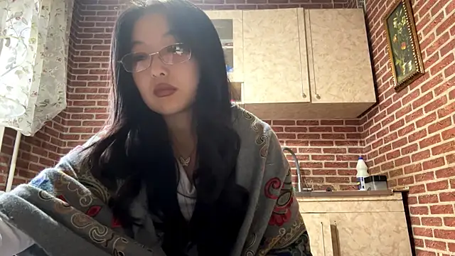 Snapshot of EmmaLeexth chatting on 10-07-25, 10:45 EmmaLeexth online show from 10-07-25, 10:45