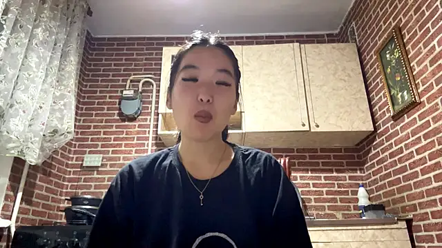 Snapshot of EmmaLeexth chatting on 11-05-25, 12:38 EmmaLeexth online show from 11-05-25, 12:38