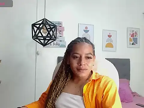 Snapshot of Amber__s chatting on 09-18-25, 01:35 Amber s online show from 09-18-25, 01:35
