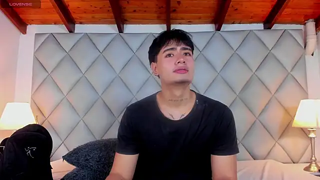 Snapshot of Clement_Reyes chatting on 11-23-25, 04:29 Clement Reyes online show from 11-23-25, 04:29