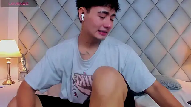 Snapshot of Clement_Reyes chatting on 11-30-25, 03:16 Clement Reyes online show from 11-30-25, 03:16