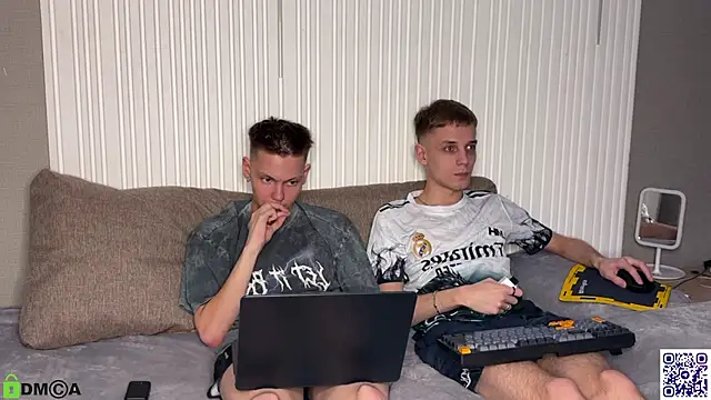 Snapshot of Eaton_ chatting on 10-30-25, 04:30 Eaton  online show from 10-30-25, 04:30