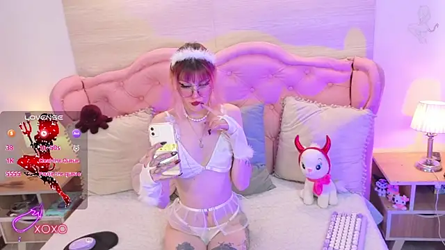 Rossiie Hunt  online show from 11-18-25, 04:11