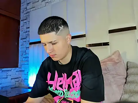 Snapshot of ANLLELOAndANGELA chatting on 04-12-26, 04:23 ANLLELOAndANGELA online show from 04-12-26, 04:23