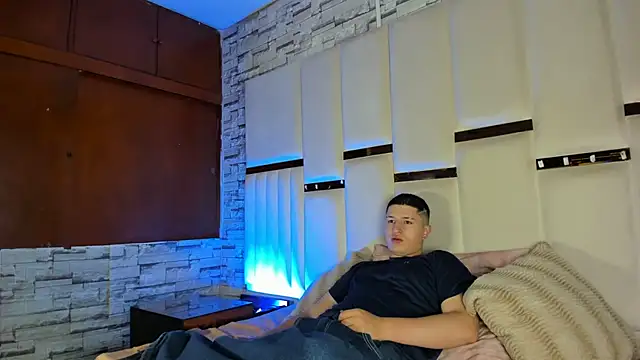 Snapshot of ANLLELOAndANGELA chatting on 04-15-26, 05:20 ANLLELOAndANGELA online show from 04-15-26, 05:20