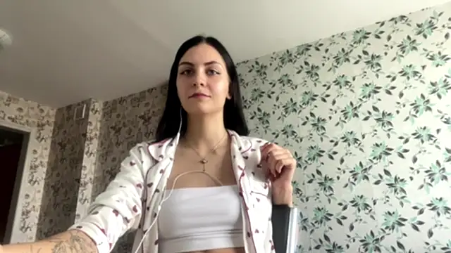 Snapshot of DevoraShaban chatting on 09-18-25, 03:19 DevoraShaban online show from 09-18-25, 03:19